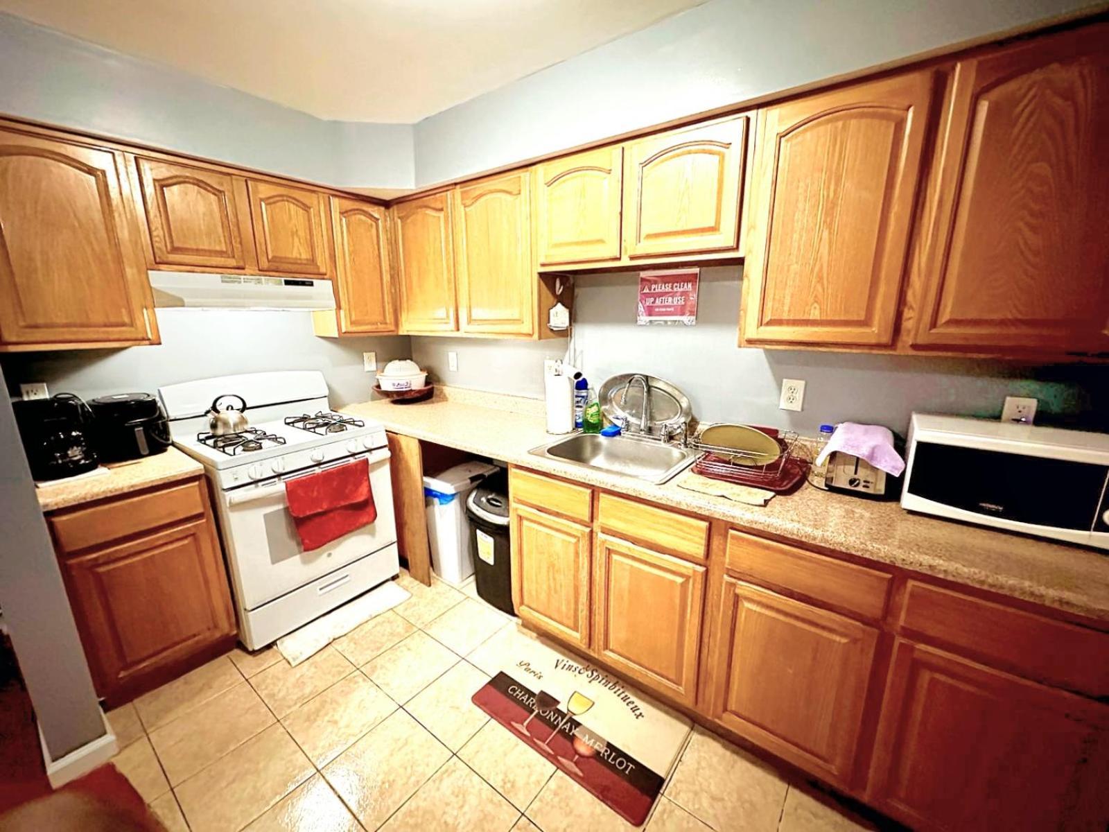 Divine Villa And Resorts 67 Sherman 5Mins To Ewr Airport And 4Mins To Penn Station Newark, 20Mins To New York ภายนอก รูปภาพ